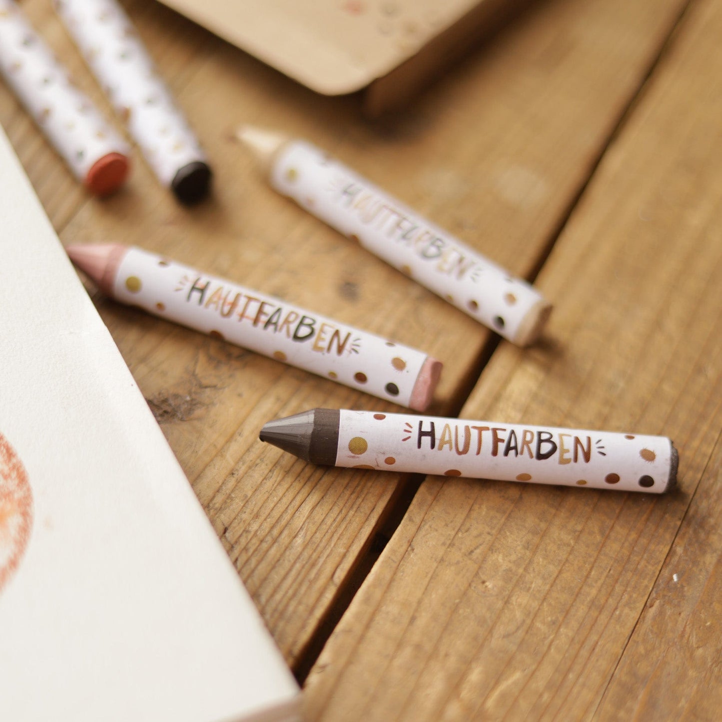 Dark Khaki 8 Hautfarben-Wachsmalerstifte oder 8 Skin Tones Crayons